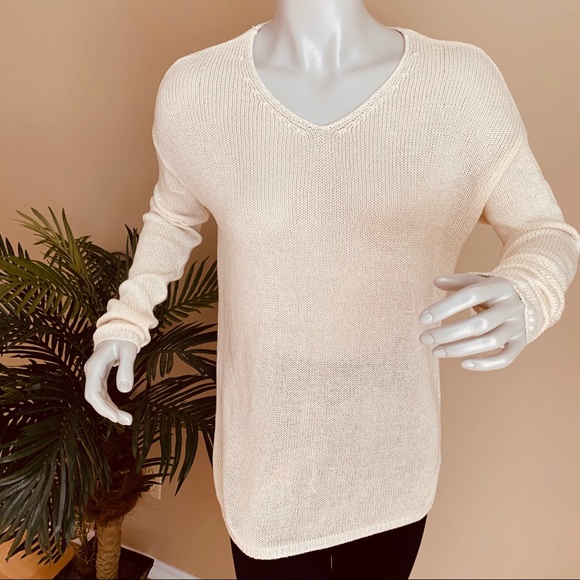 2/$20 VanHeusen Gold Metallic Cream Long Sleeve Sweater - Picture 2 of 8